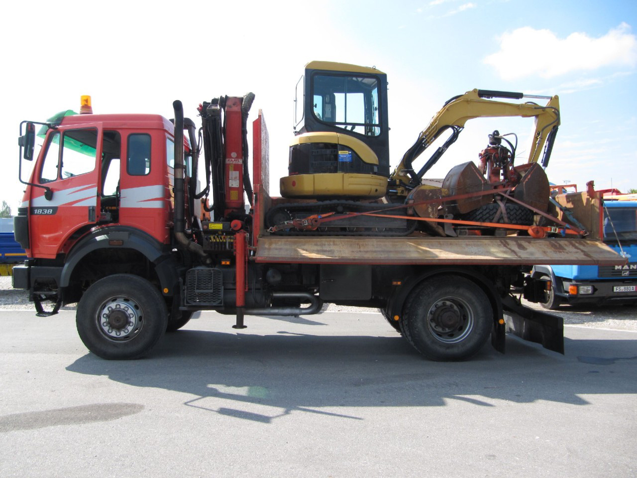 14 Lkw und Minibagger in Togo